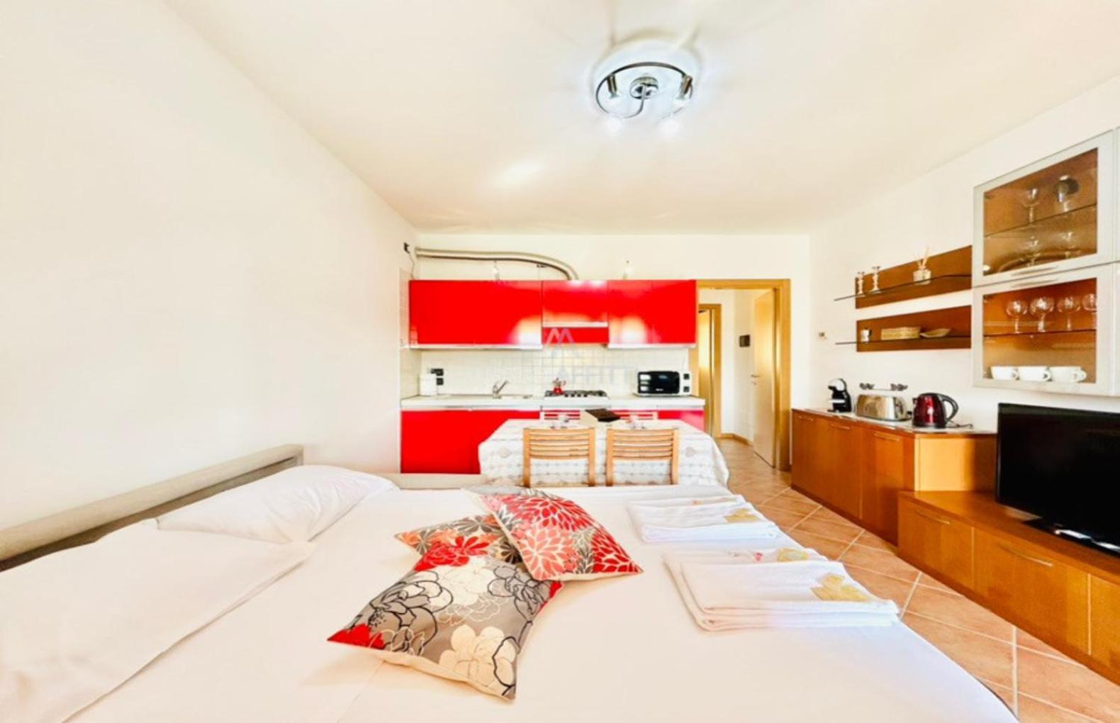Artemide Apartment - A Soli 150M Dal Lago Di Garda Sirmione Exteriör bild