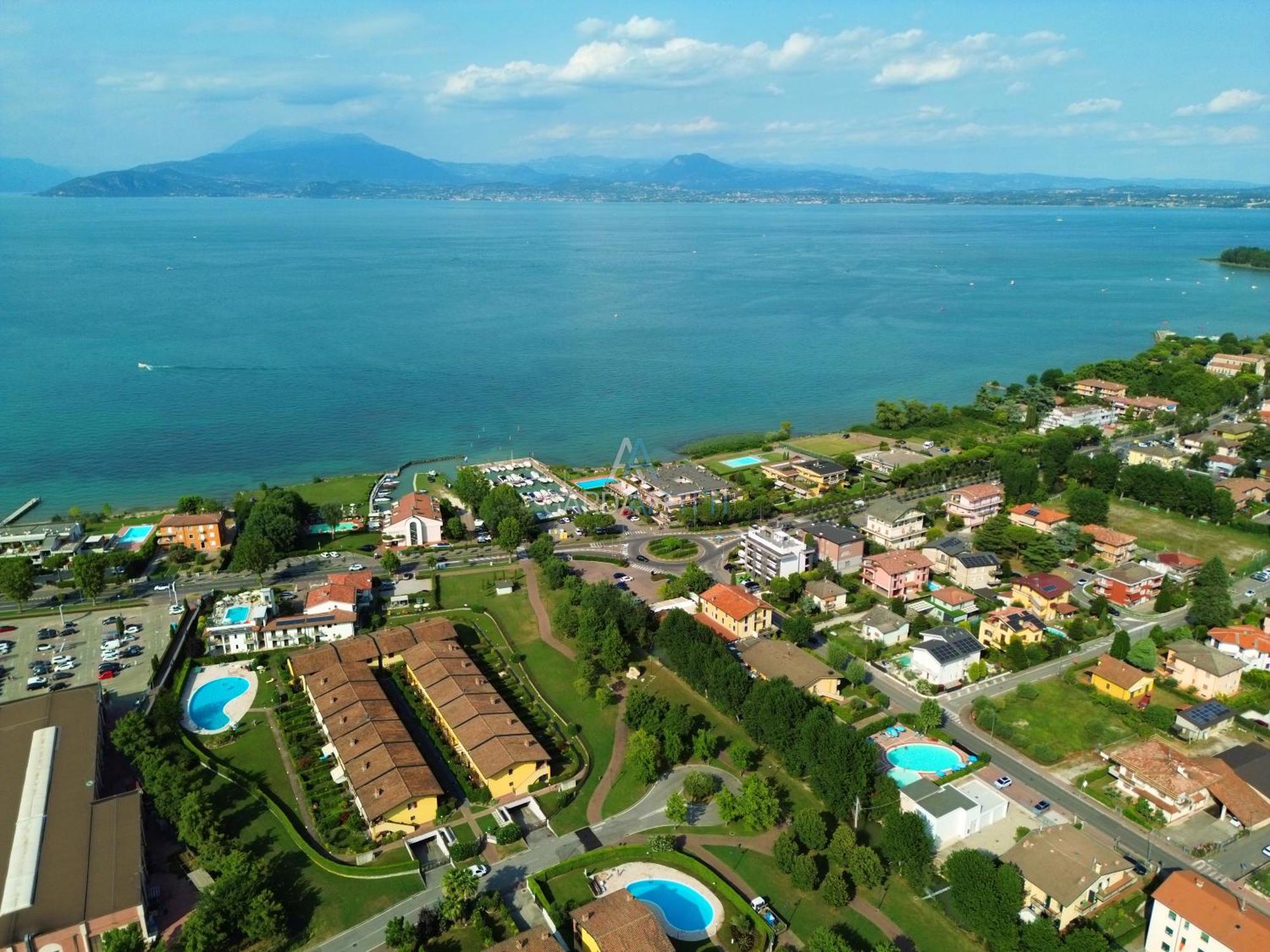 Artemide Apartment - A Soli 150M Dal Lago Di Garda Sirmione Exteriör bild